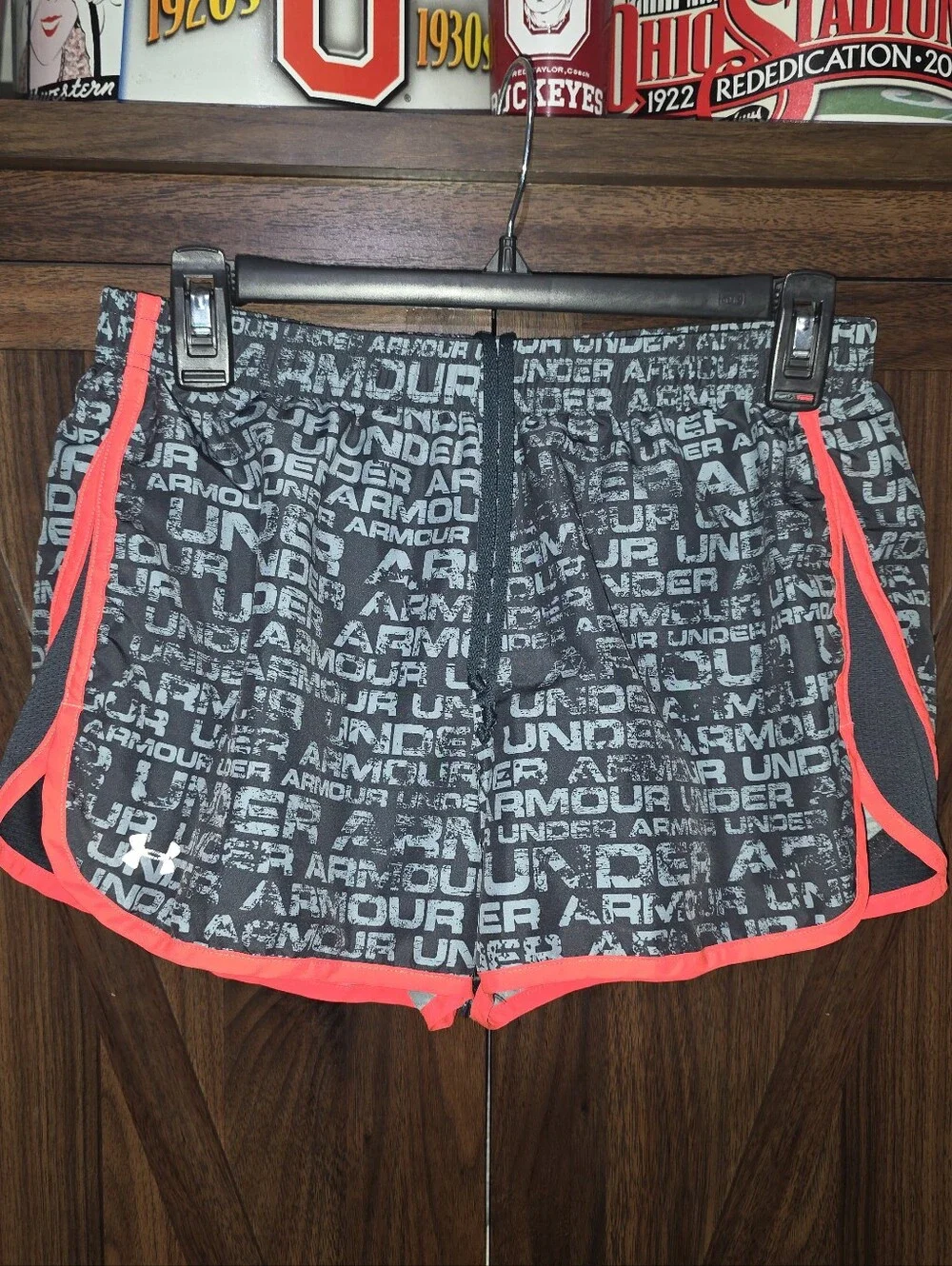 Women's Athletic UNDER ARMOUR Logo Shorts ~~ Size Medium